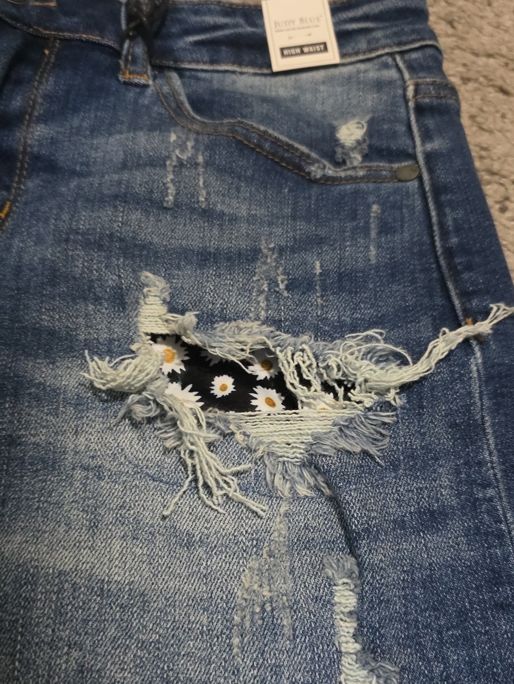 Judy Blue Daisy Patch Distressed Frayed Hem High Waist Shorts Sz Medium - Picture 2 of 12